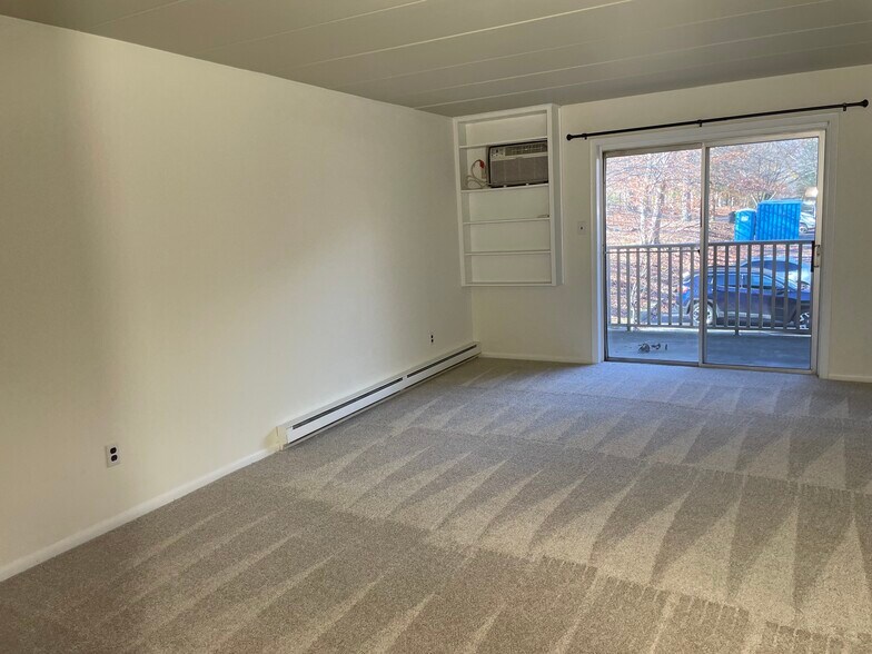 Building Photo - 300 WINDING Way