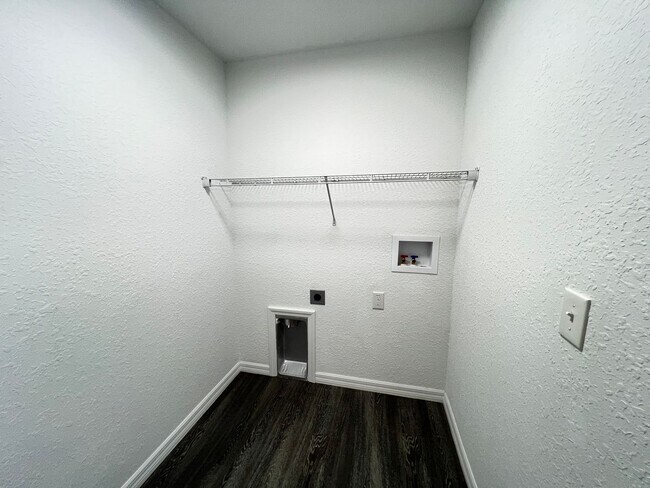 Building Photo - Beautiful 3 Bedroom, 2 Bathroom Home in Oc...