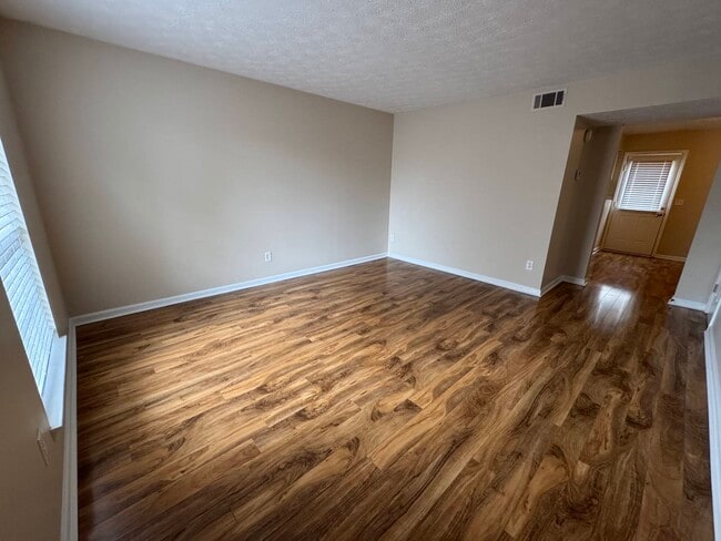 Building Photo - 109 Thistle Ln