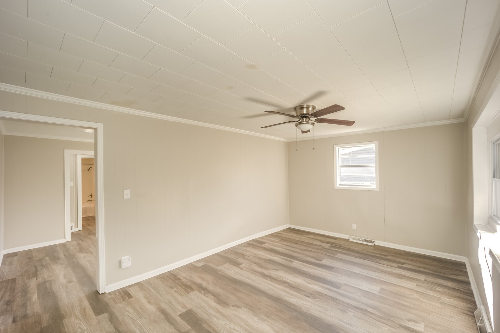 Building Photo - 206 E Crovat St