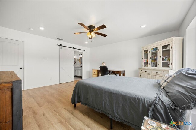 Building Photo - 921 Indian Trail