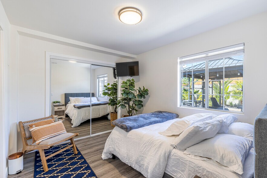 Building Photo - 8143 Hinds Ave