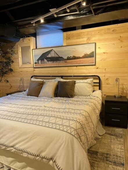 Building Photo - 1570 Chelsea St