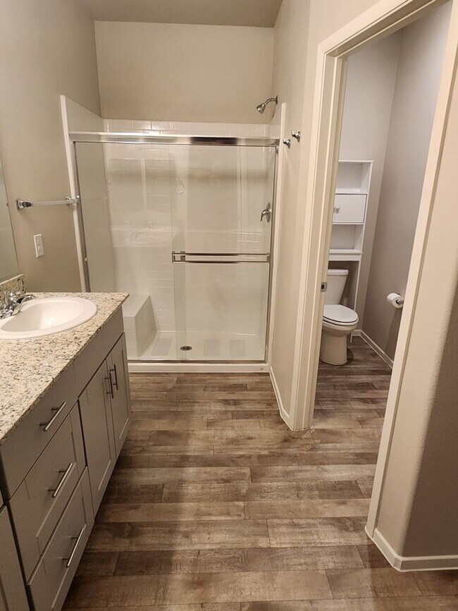 Building Photo - 3 bedroom/ 2 bath condo in gated community