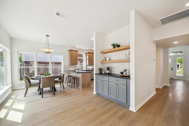 Building Photo - 6806 Flowermound Dr