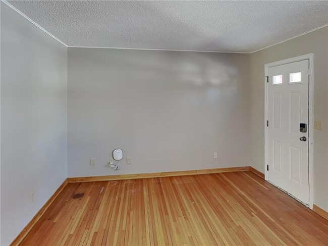 Building Photo - 2605 Eastman Dr