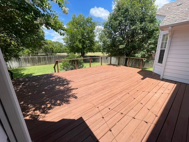 Building Photo - 200 Mountain View Dr