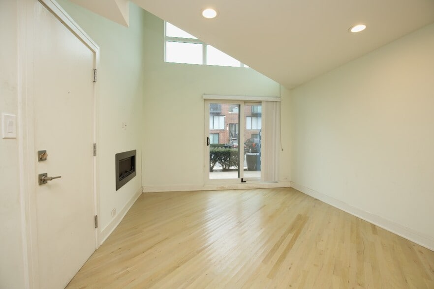 Building Photo - 843 W Grace St