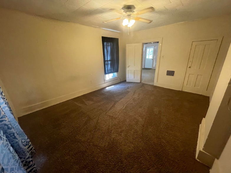 Building Photo - 1202 Gomber Ave