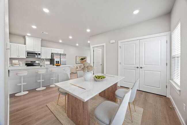 Building Photo - 1801 SW Poigai Wy