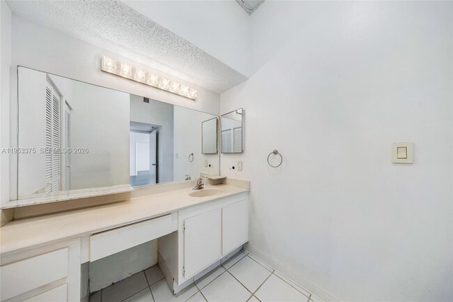 Building Photo - 20515 E Country Club Dr