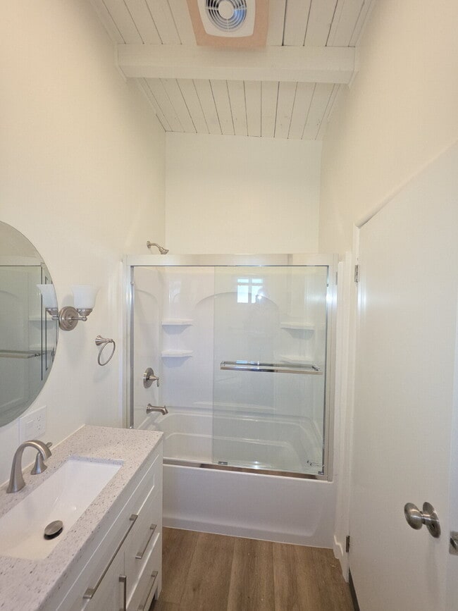 Building Photo - AVAILABLE NOW - 1 bed, 1 bath renovated units in Santa Margarita