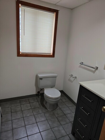 Building Photo - 621 N Rogers Ave