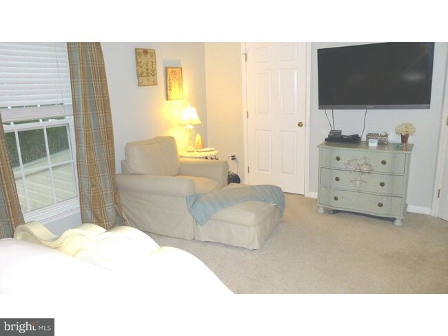 Building Photo - 209 Creekside Dr