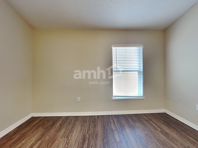 Building Photo - 11613 Ivy Flower Loop