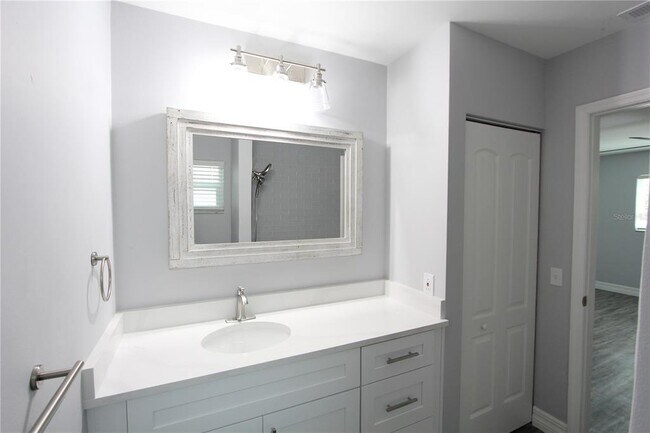 Building Photo - 5120 24th Ave S