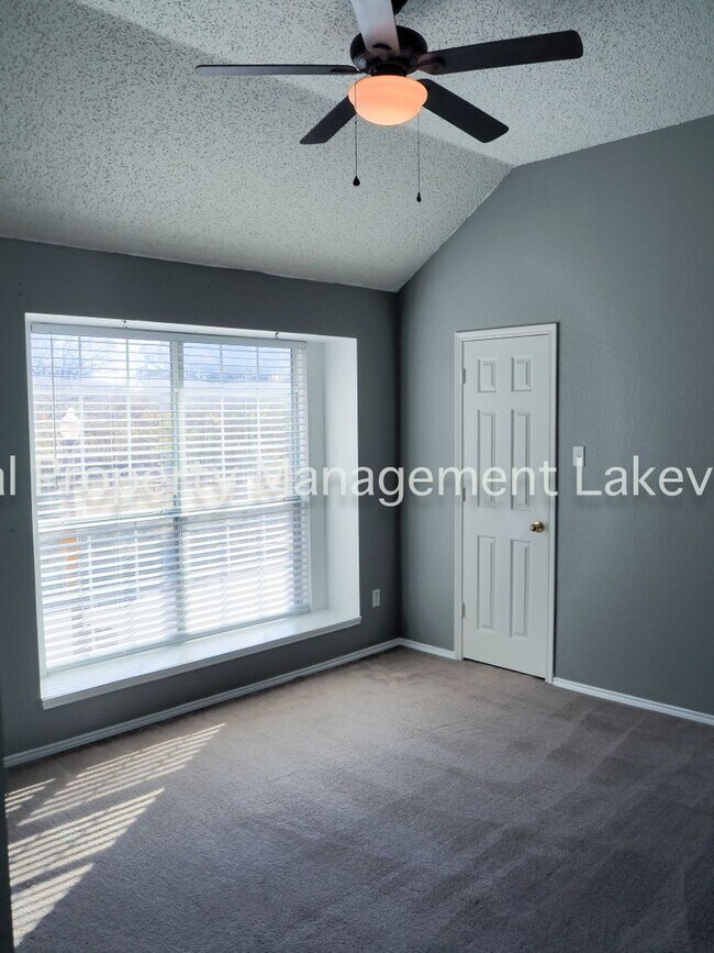 Building Photo - 7500 Waterside Pl