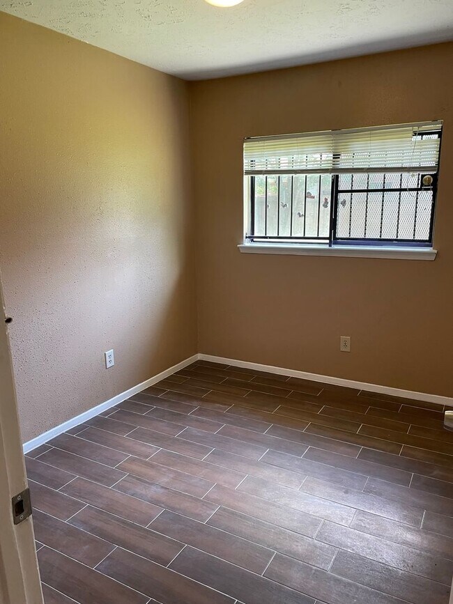 Building Photo - 13411 Boonway Dr