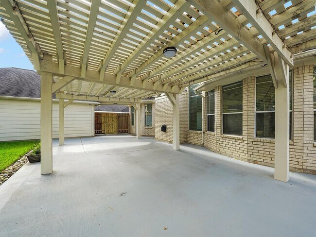 Building Photo - 22422 Water Edge Ln