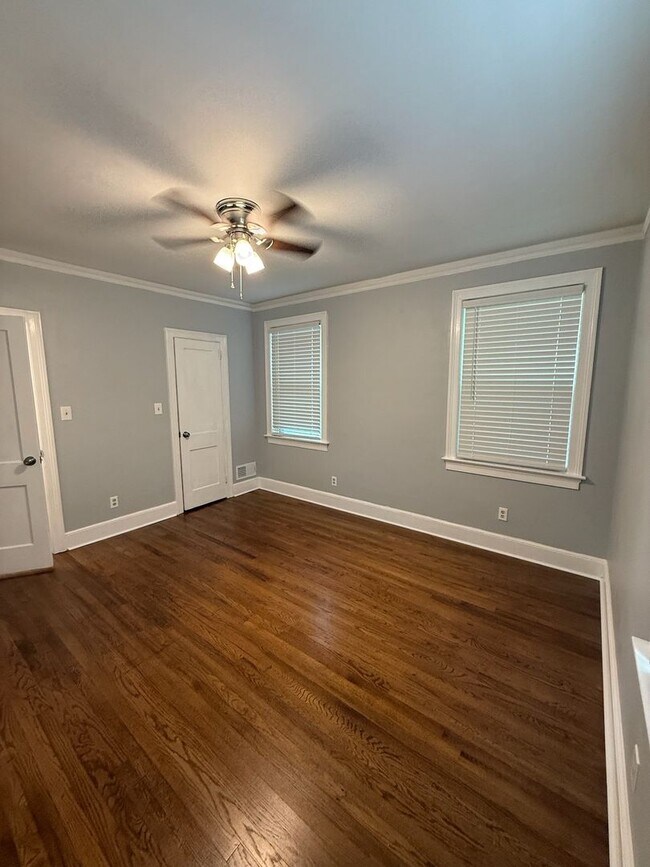 Building Photo - Charming Updated 2br/2ba Home in a Great L...