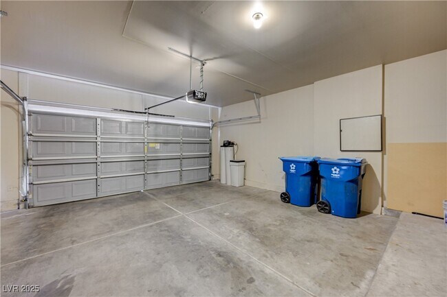 Building Photo - 971 Whispering Grove Ave