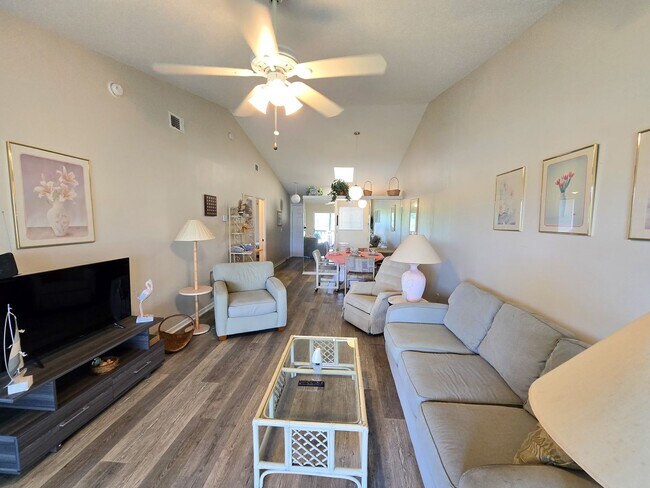 Building Photo - 2/2 Condo in Golf Lake Villas -North Fort ...