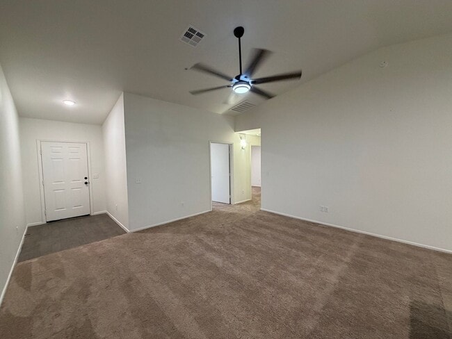 Building Photo - 3 BEDROOM HOME IN DESERT SKY!