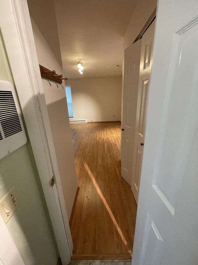 Building Photo - 385 Pheasant Pl