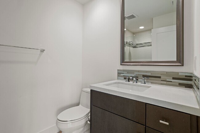 Building Photo - Contemporary luxury in a prime beachside l...
