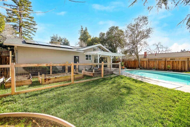 Building Photo - 55 Normandy Ln