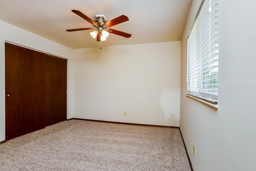 Building Photo - 1126 Borden Dr