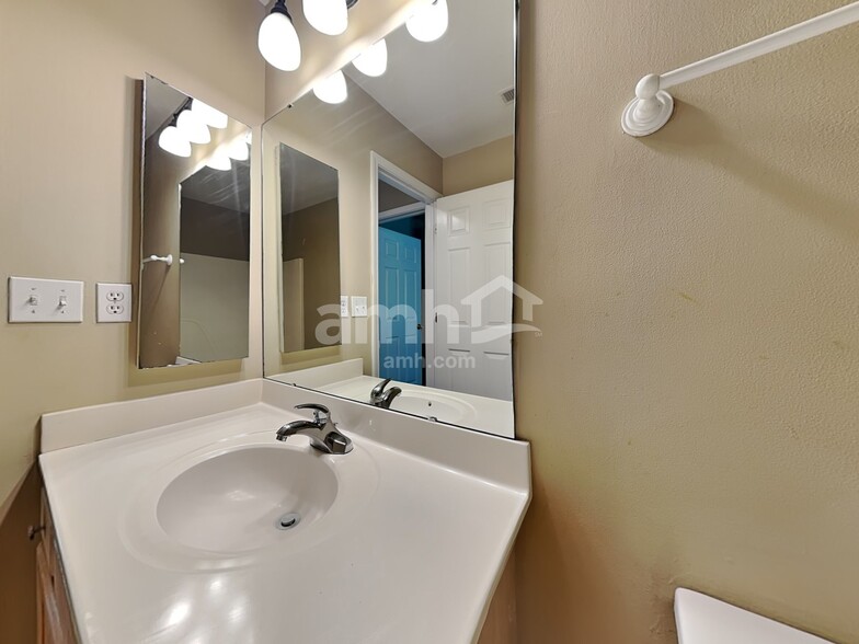 Building Photo - 12719 Diamond Dr