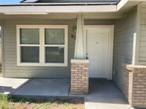 Building Photo - 3 Bed 2 Bath Duplex In Nampa: Available Now