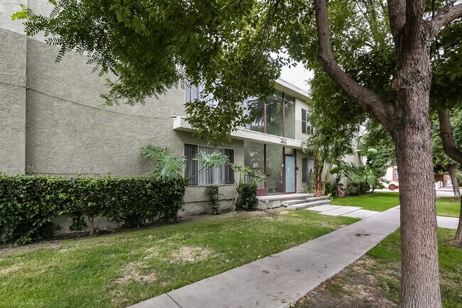 Building Photo - 2611 Ocean Ave