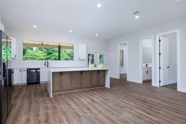 Building Photo - 354 Peach Pt Ln