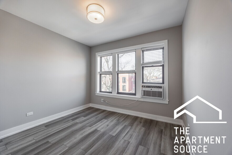 Building Photo - 3943 N Janssen Ave