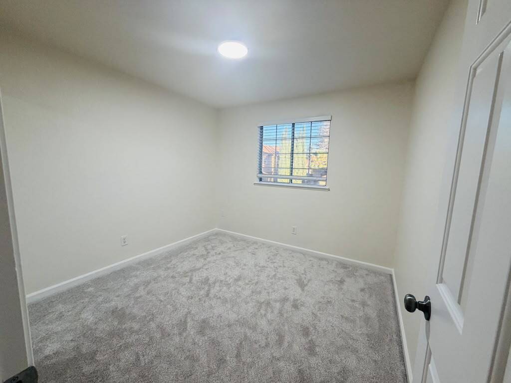 Building Photo - 4721 Mapleplain Ave