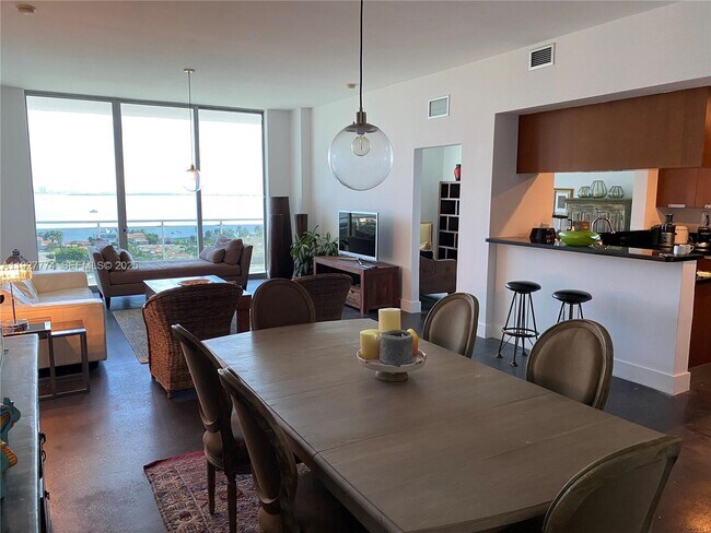 Building Photo - 7901 Hispanola Ave