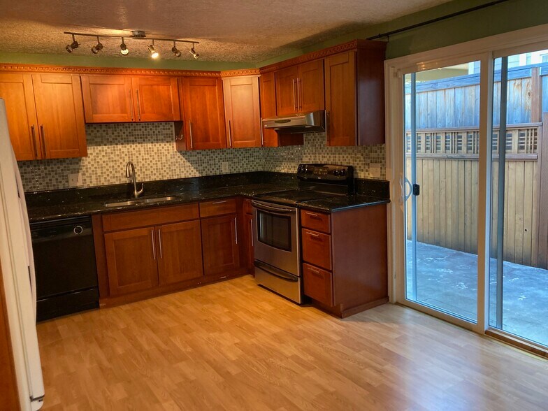 Building Photo - 7007 SE Cora St