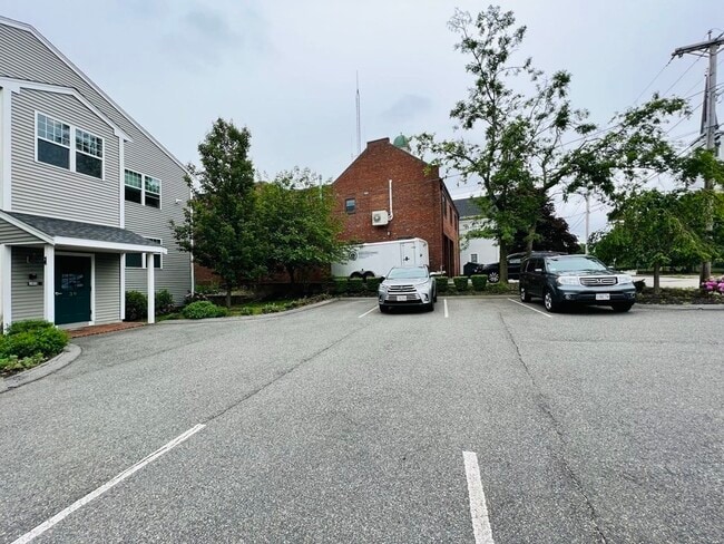 Building Photo - 39 Athens St