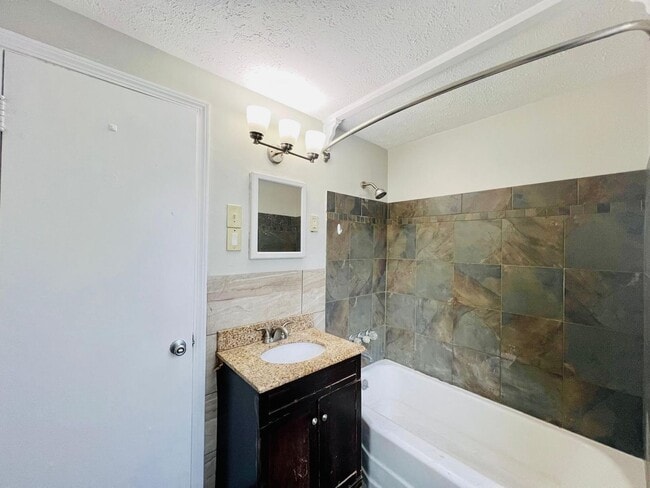 Building Photo - Bluestone Charm