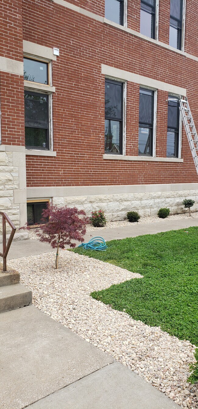 Building Photo - 230 W Dunklin St