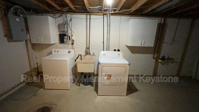 Building Photo - 176 Russets Cir