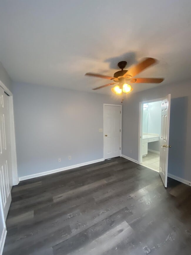 Building Photo - 421 Emerson Dr