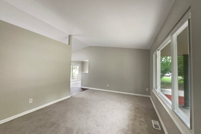 Building Photo - 11299 Messmore Rd