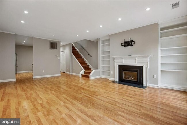 Building Photo - 1620 Beekman Pl NW