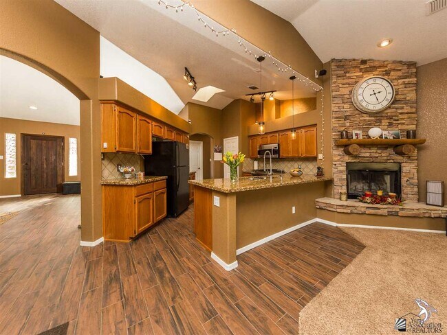 Building Photo - 8166 E Lorenzo Ln