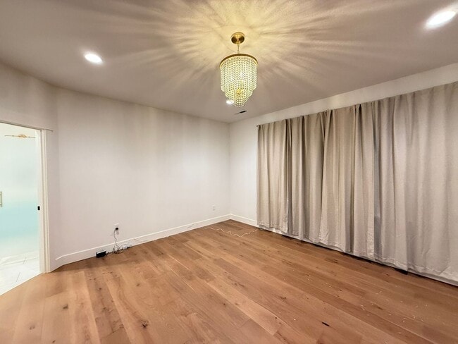 Building Photo - Elegant and Luxurious Cottage Grove Home