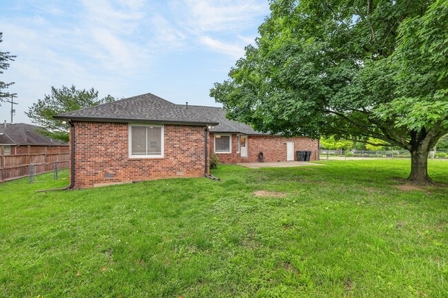 Building Photo - 1015 Brinkley Rd