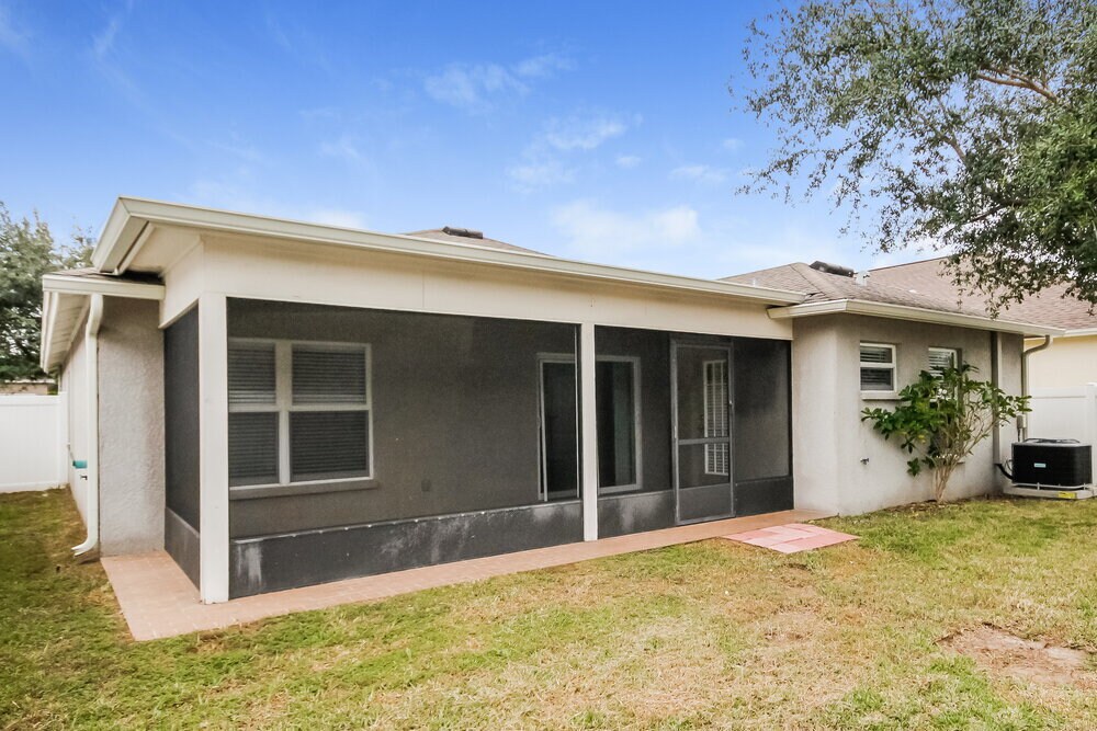 Building Photo - 423 Fern Gulley Dr